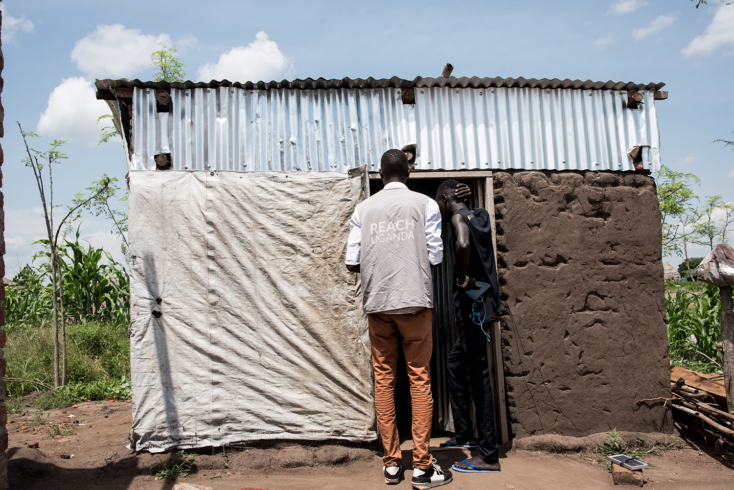 REACH staff gather data on the needs and services of refugees living in Uganda. (© Christian Jepsen 2018)